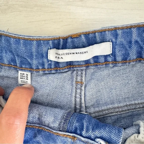 Zara Trafaluc Distressed Cut-off Blue Jean Denim Shorts Size 6 Raw Hem - Picture 3 of 6
